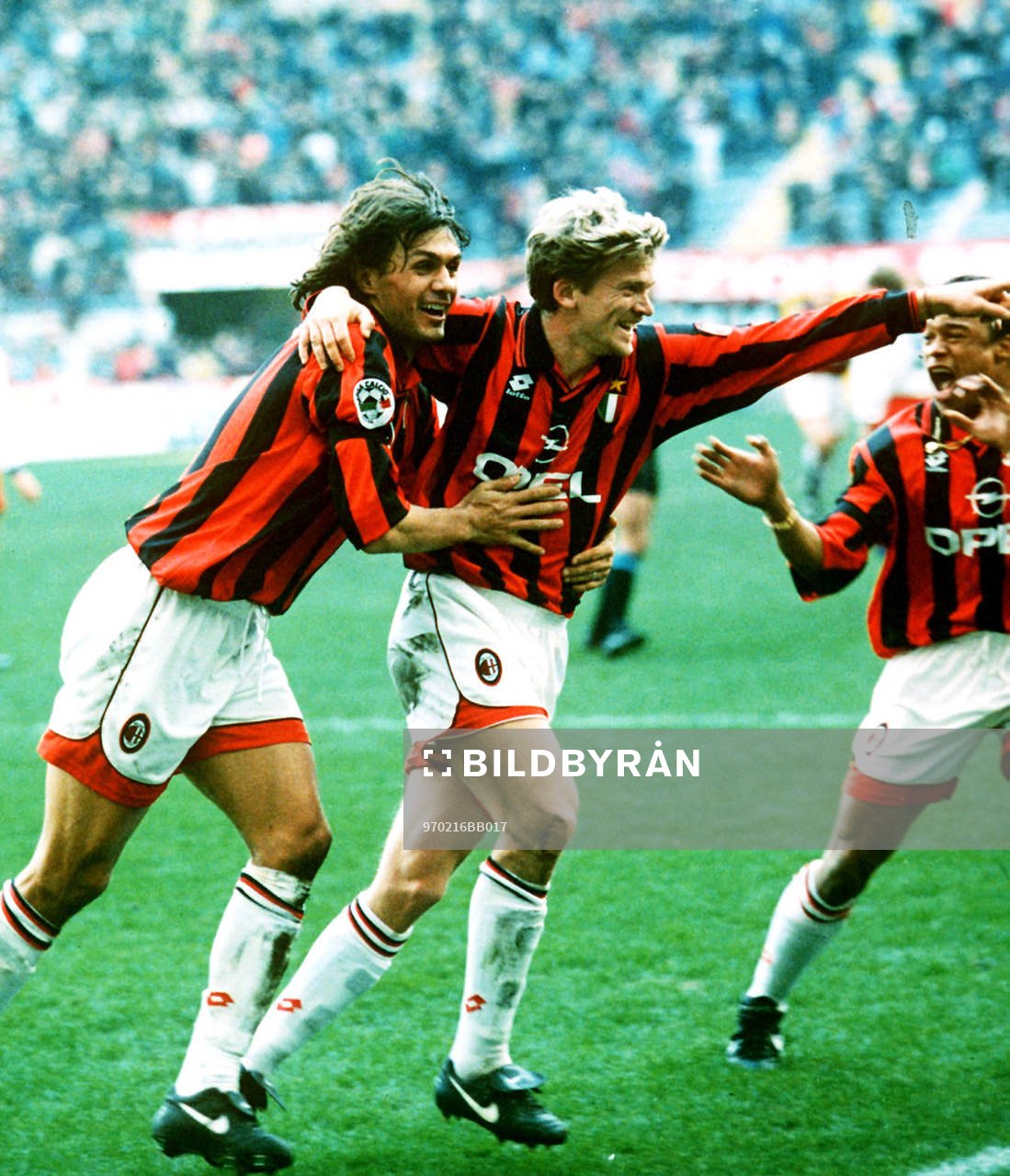 Paolo Maldini och Jesper Blomqvist, Milan, jublar
