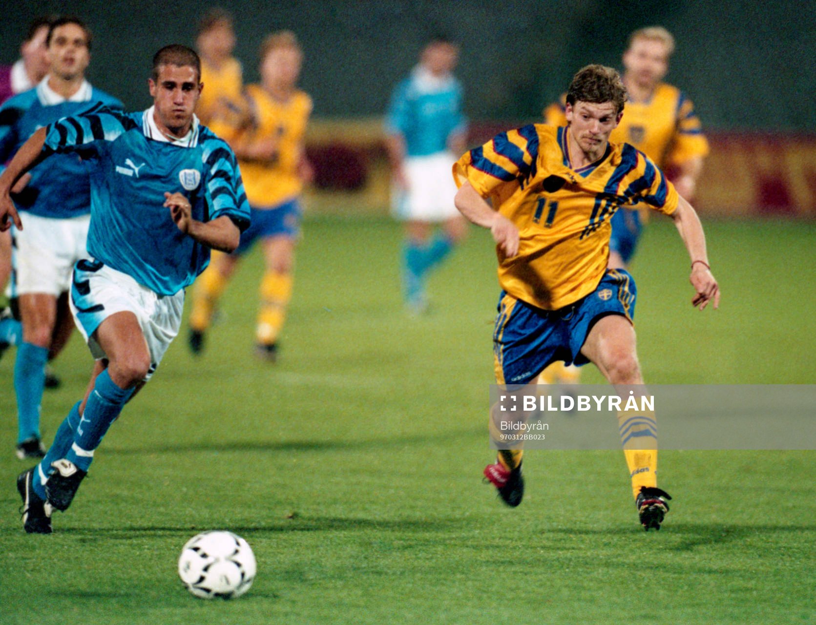 Jesper Blomqvist jagar bollen