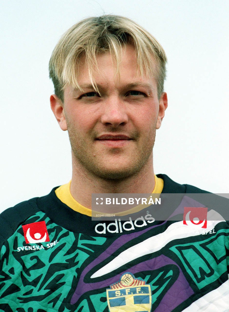 Fotboll -- Magnus Hedman , Sverige