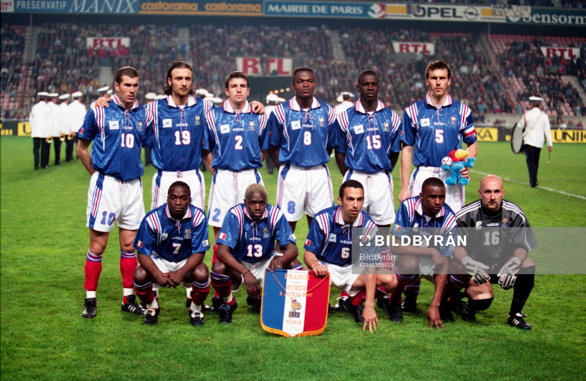 Bakre raden fr. v Zinedine Zidane, Christophe Dugarry,