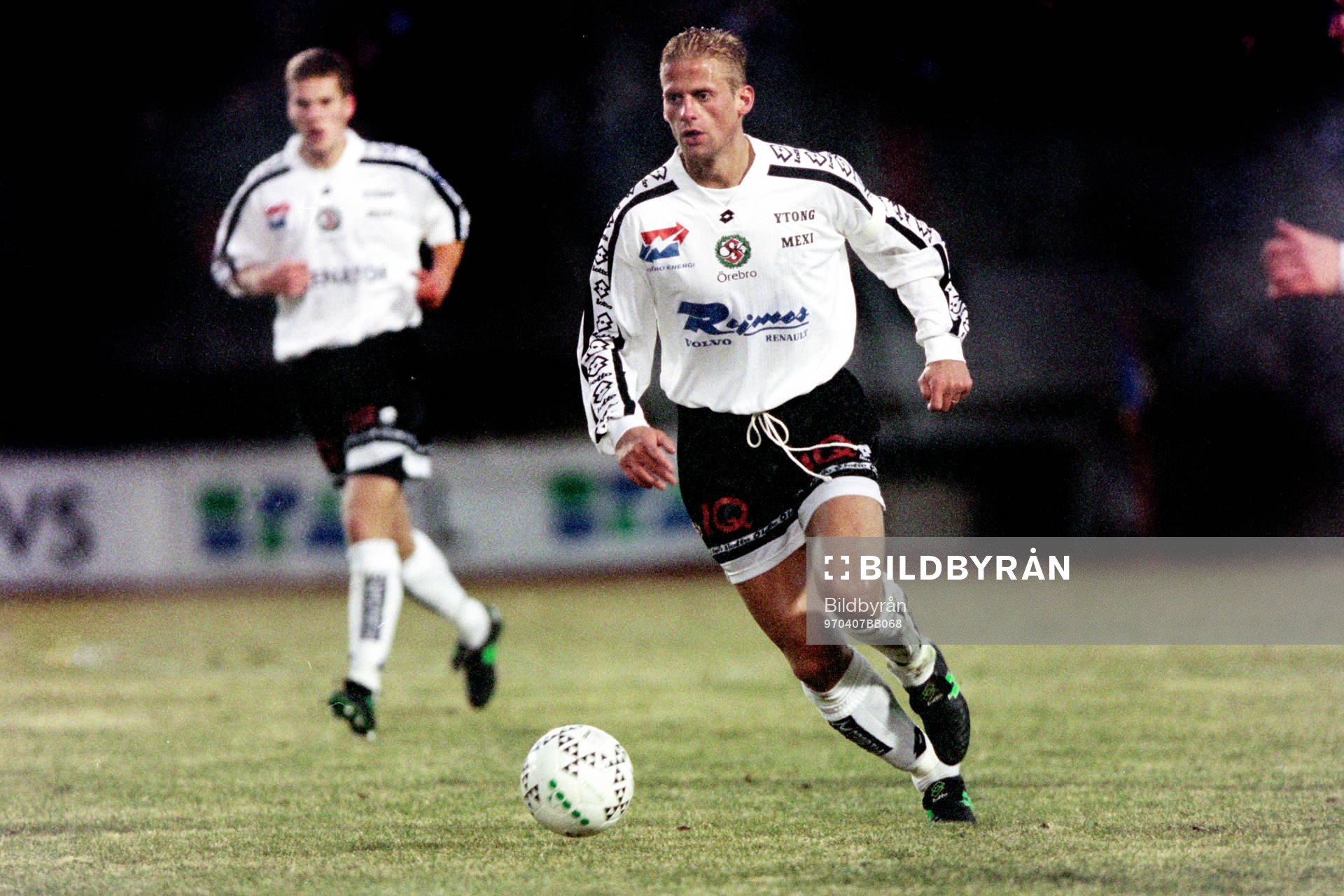 Sigurdur Jonsson, Örebro med bollen