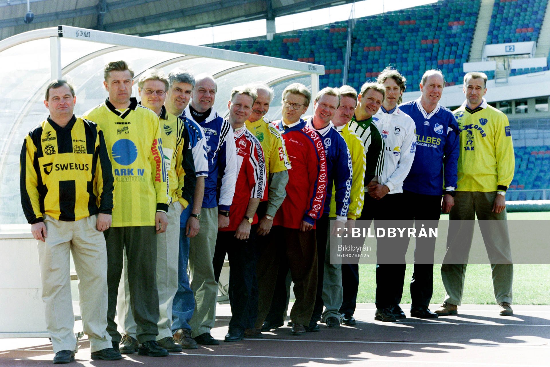 Fotboll, Div 1 Södra, Upptaktsträff: Tränarna fr. v Kjell Pettersson, Häcken, Sergej Prigoda, Mjällby, Peter Swärd, Hässleholm, Kurt-Arne Bergstrand, Oddevold, Göran Hagberg, Myresjö, Örjan Glans, Stenungsund, Dave Mossom, Hertzöga, Mats Karlsson, Åtvidaberg, Bo Cronqvist, IFK Malmö, Torbjörn Nilsson, Västra Frölunda, Håkan Ericson, Motala, Jan Mak, Norrby och Rutger Backe, Falkenberg.