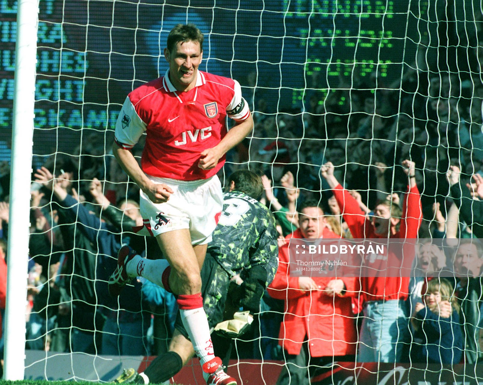 Tony Adams, Arsenal nickade in 1-0 till hemmalaget