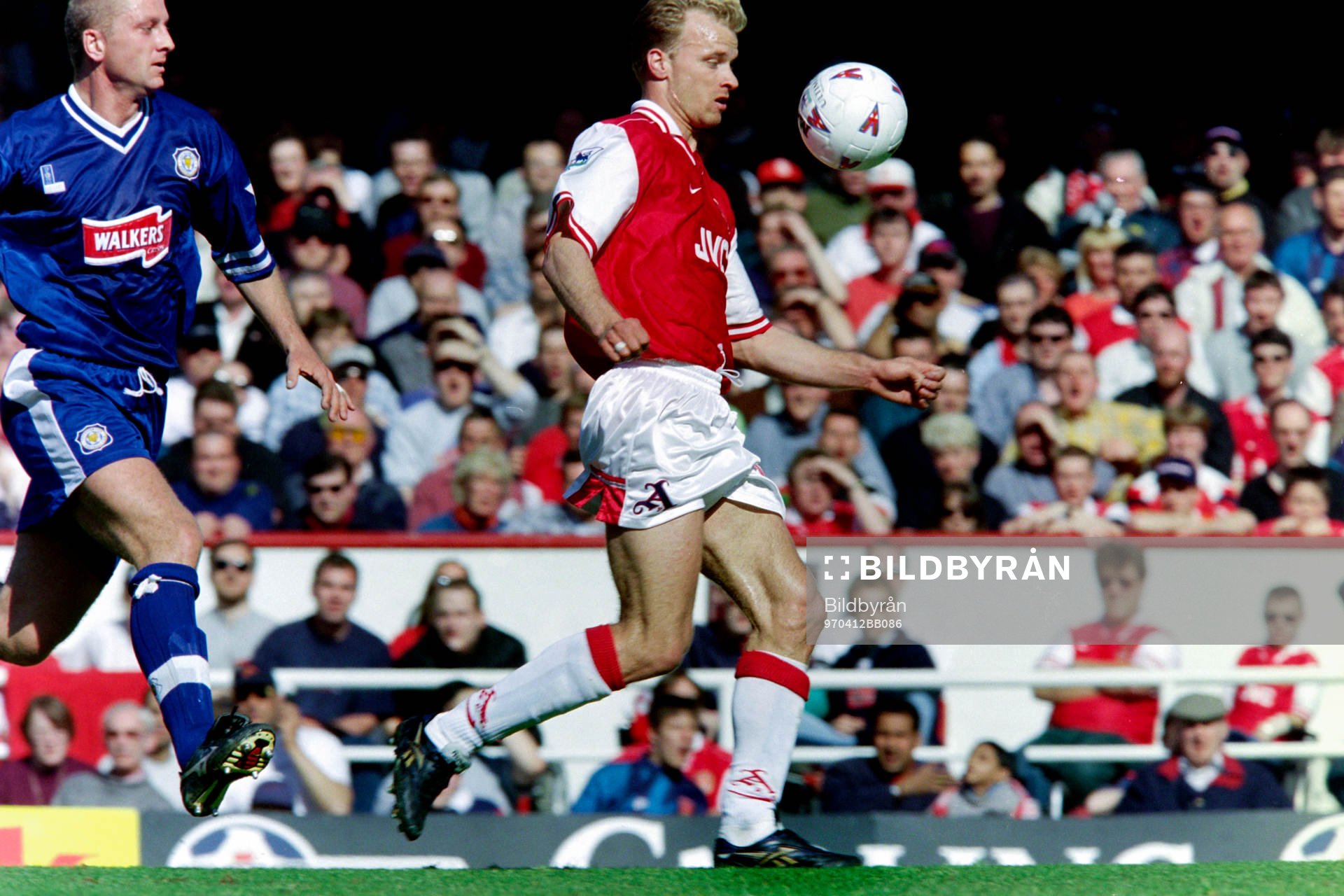 Fotboll, Premier Ship, Arsenal - Leicester, 2-0: Dennis Bergkamp, Arsenal.