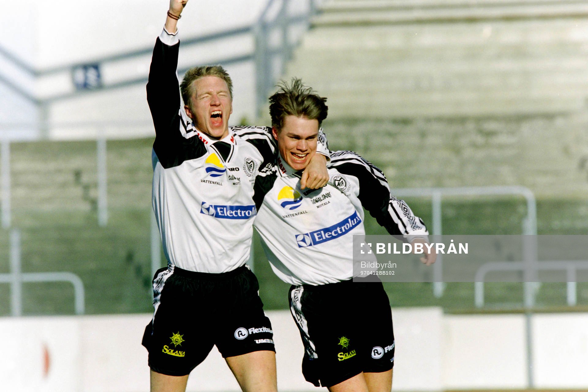 Daniel Leinar till höger gör 1-0 till Motala