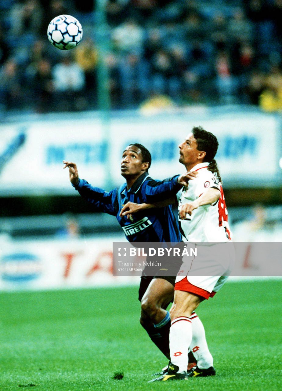 Paul Ince mot Roberto Baggio