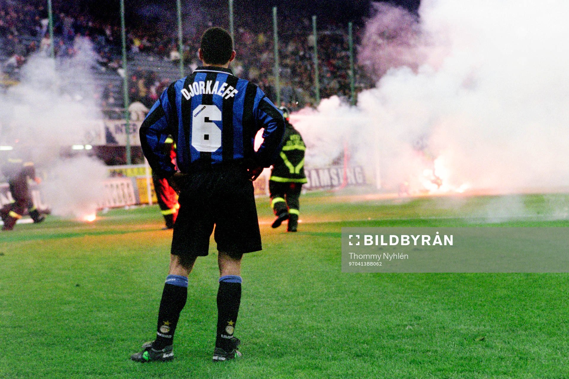 Youri Djorkaeff, Inter tittar på brandmän som släcker