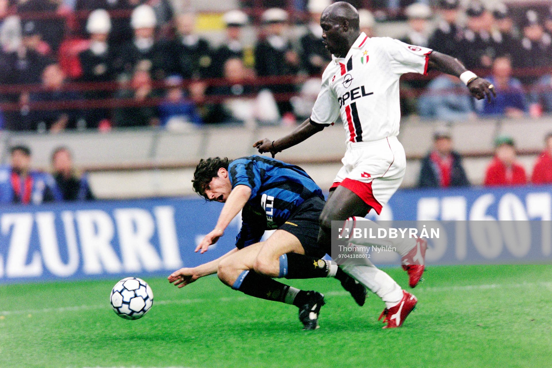 George Weah, Milan stoppar en interspelare