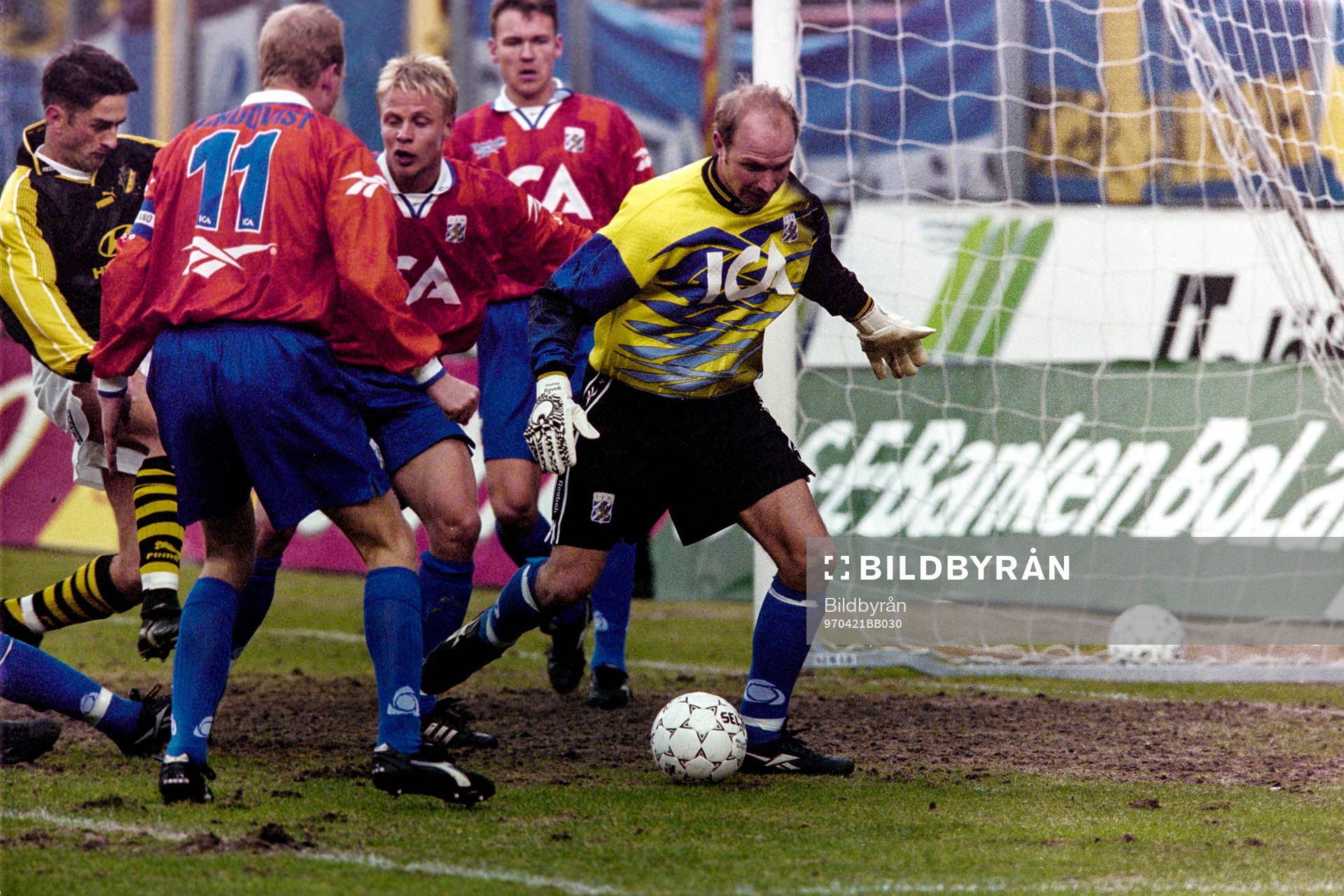 Situation framför göteborgs målvakt Thomas Ravelli