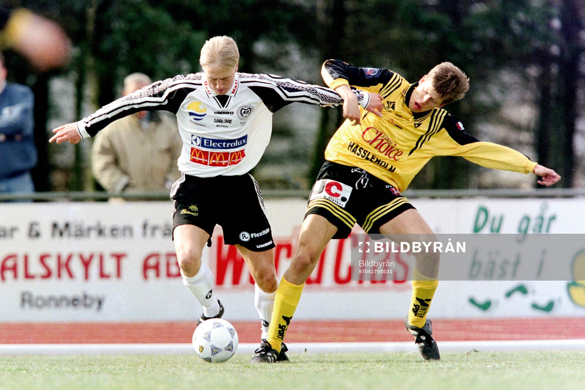 Fotboll, Div 1 Södra, IFK Hässleholm - Motala, 2-1: Christian Augustsson, Hässleholm till höger.