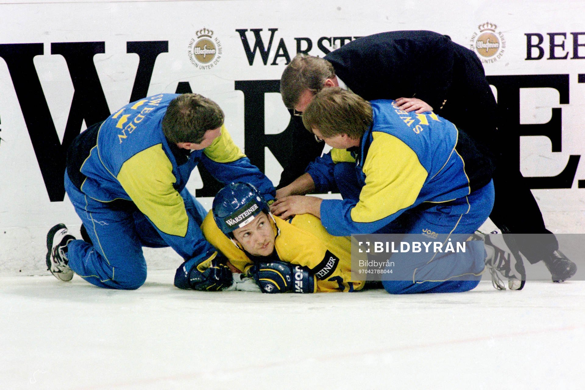 Michael Nylander, Sverige skadad och ligger på isen