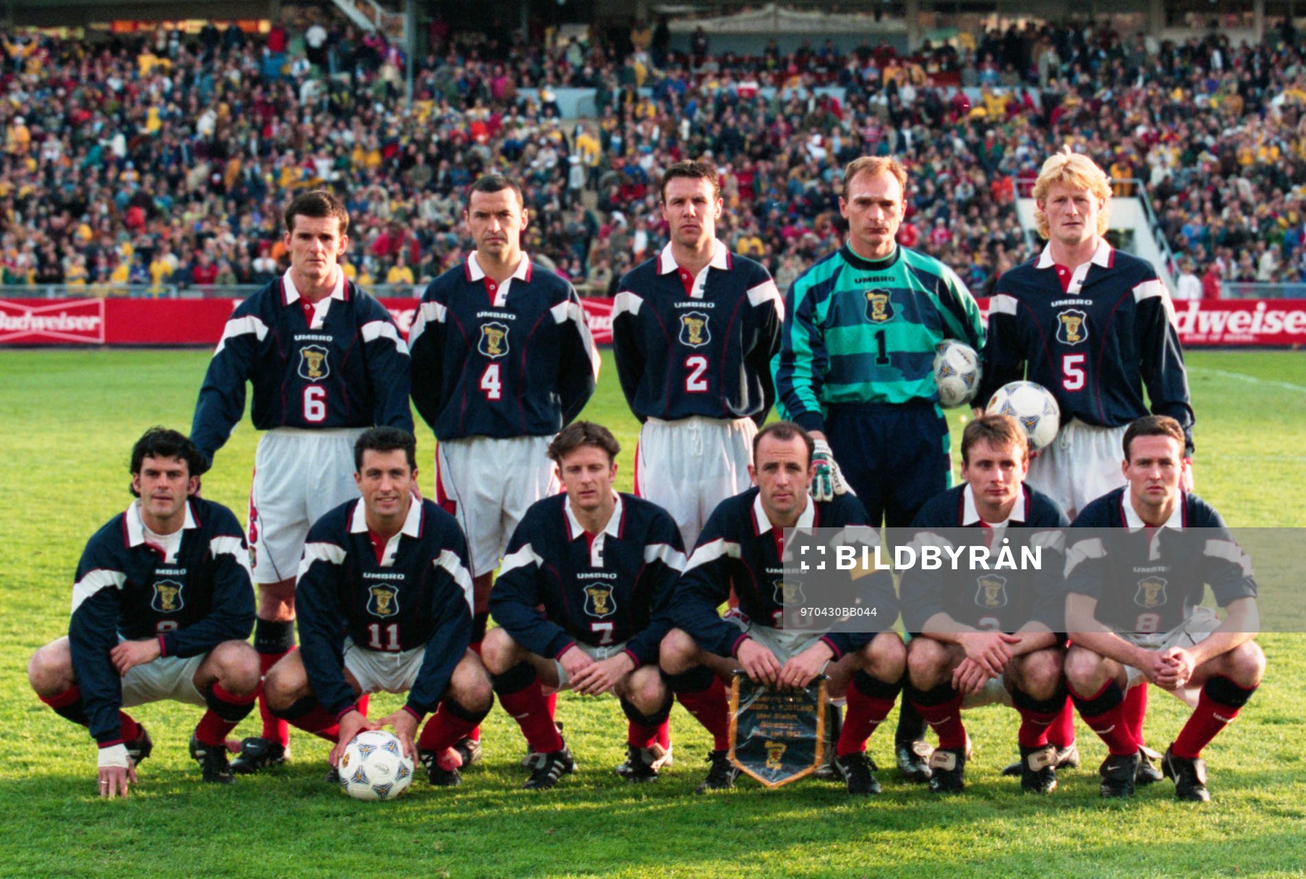 Startelva. Thomas MacKinlay, Colin Caldewood, Craig Burley, Jim Leighton, Colin Hendry, Darren Jackson, John Collins, Kevin Gallacher, Gary McAllister, Thomas Boyd, Paul Lambert, Skottland