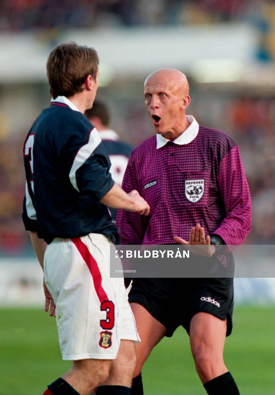 Pierluigi Collina, domare lugnar ner Thomas Boyd