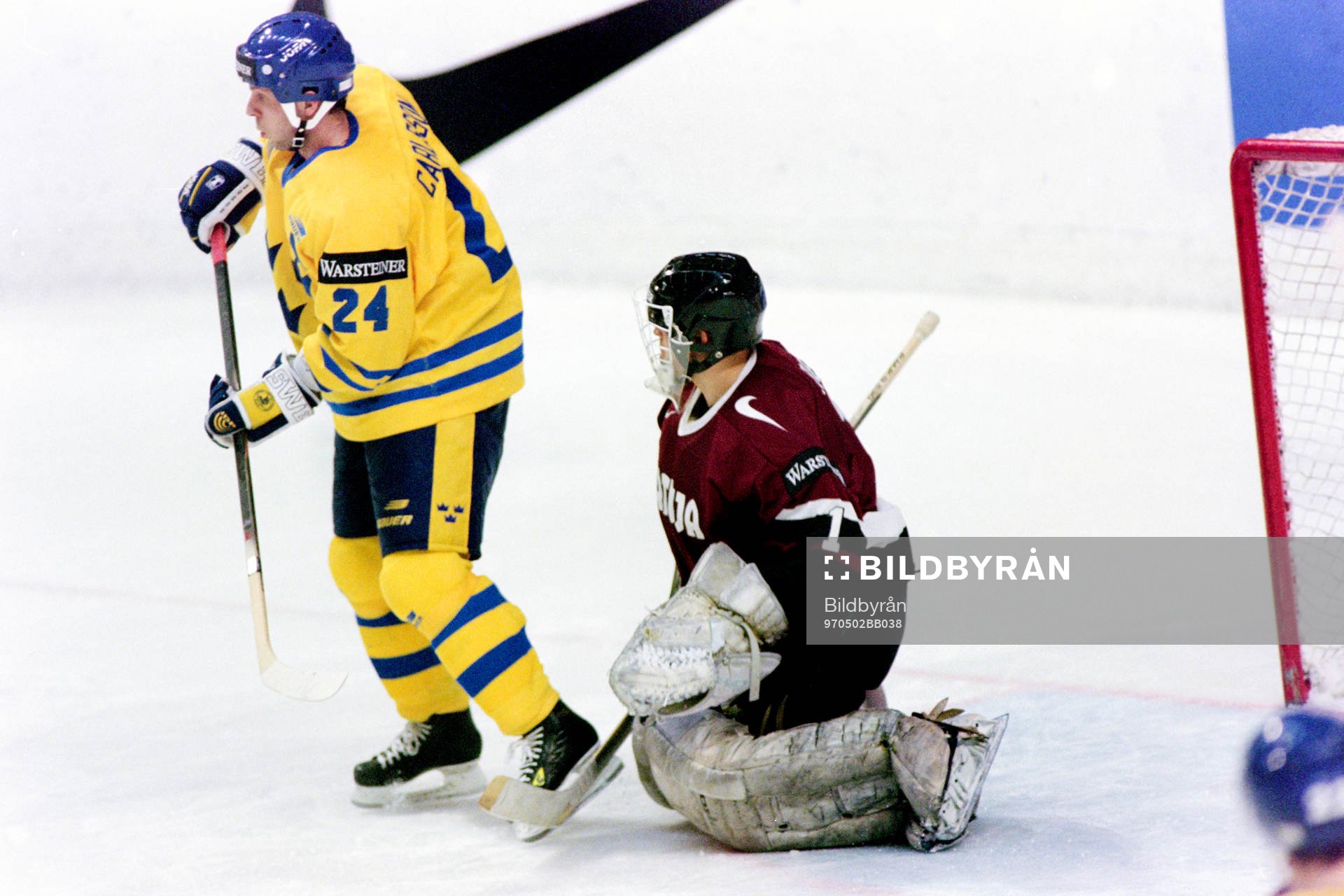 Anders Carlsson, Sverige och lettlands målvakt Arturs Irbe