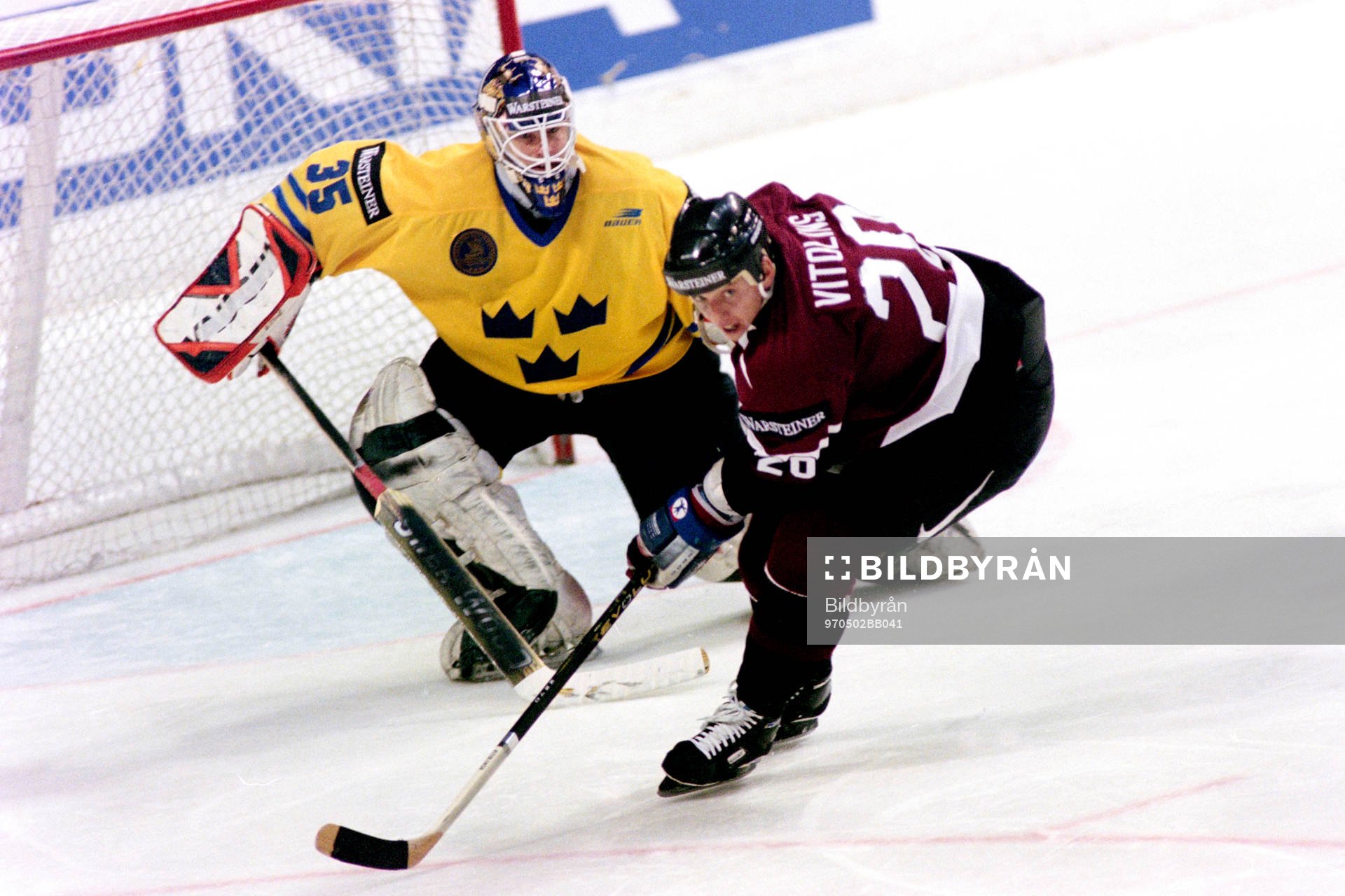 Harius Vitolins, Lettland framför Tommy Salo, målvakt,