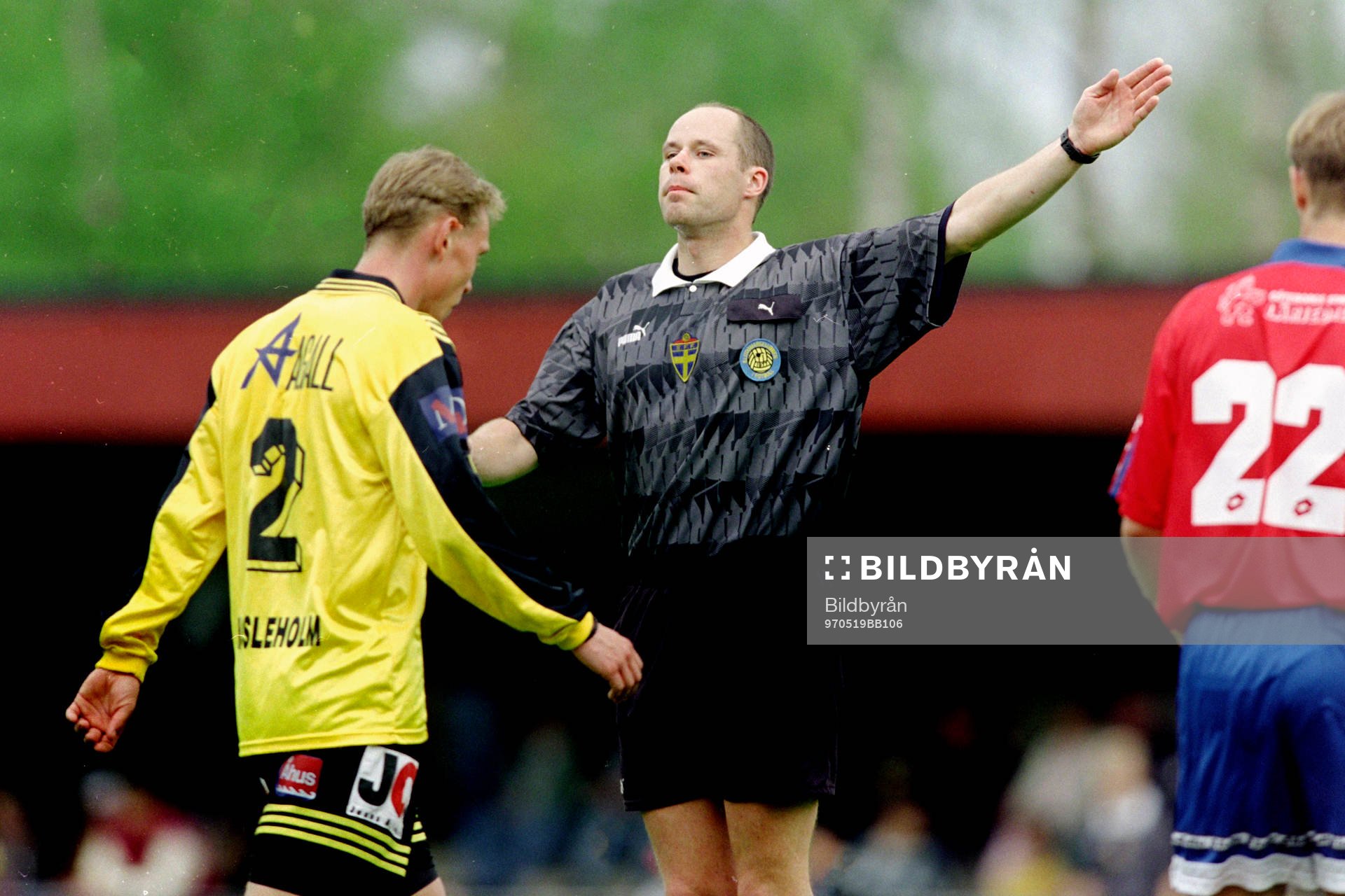 Fotboll, Div 1 Södra, Gunnilse - IFK Hässleholm, 3-0: Martin Hansson, Domare. 