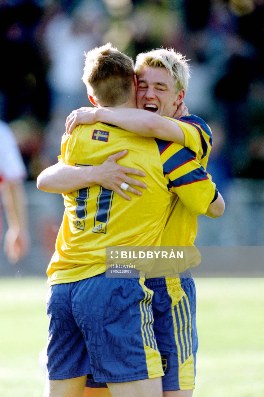 Fotboll, Sverige B - Polen B, 1-0: Dan Sahlin och Mathias Svensson, Sverige jublar efter mål.
