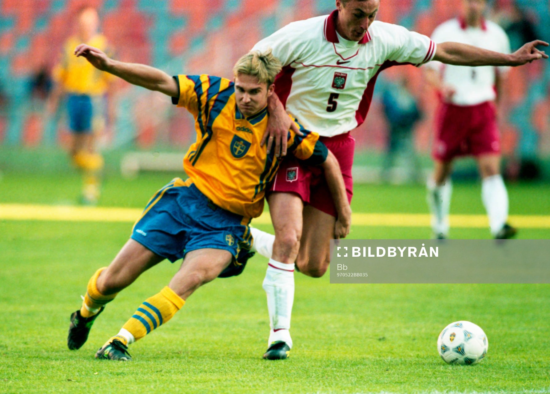  Andreas Andersson, Sverige tas hårt av Tomasz Hajto.