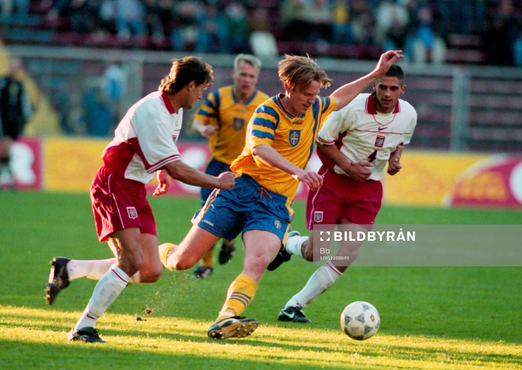  Kennet Andersson, Sverige, till höger Radoslaw Kaluzny.