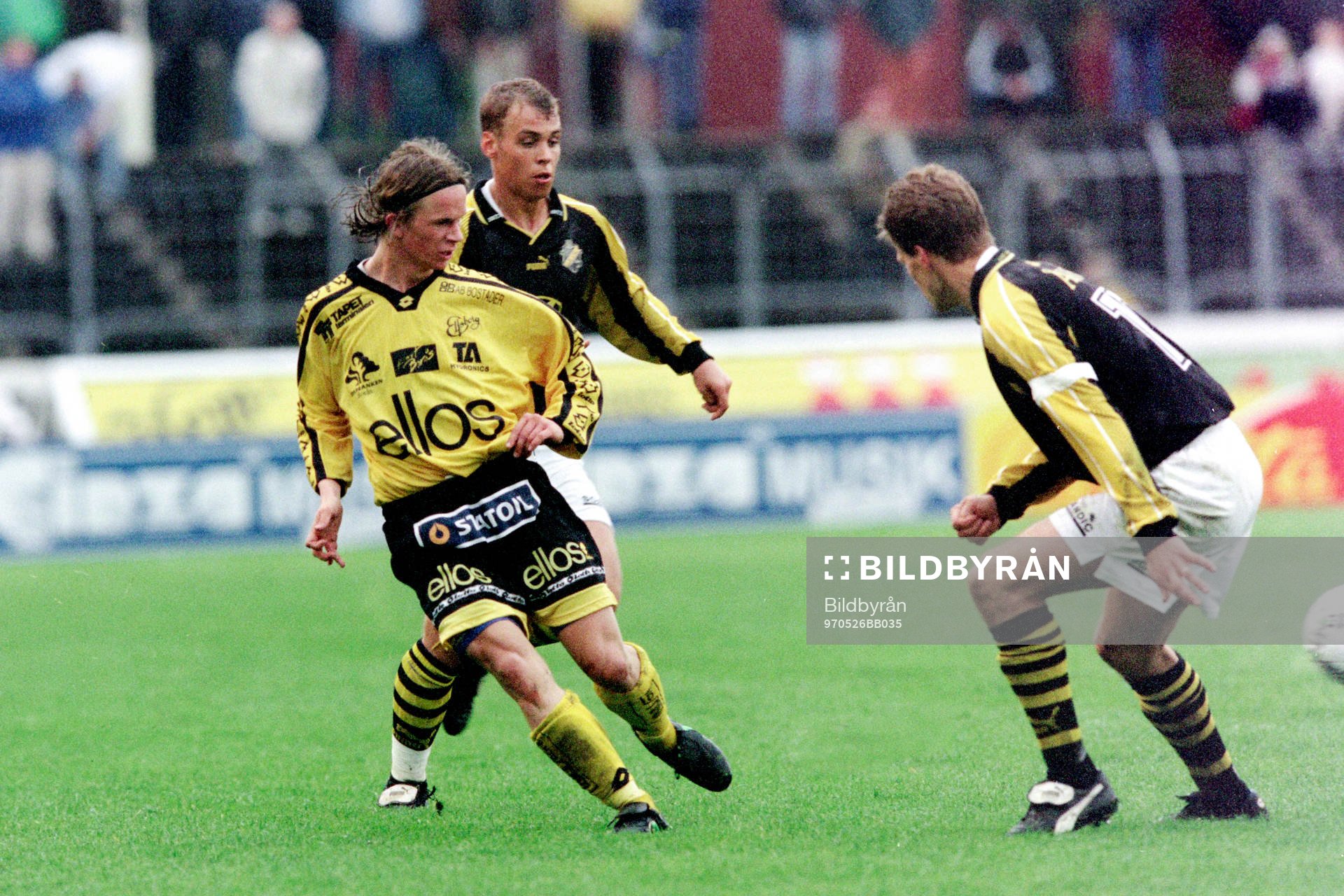 Fotboll, Allsvenskan, Elfsborg - AIK, 3-1: Tobias Linderoth, Elfsborg med Tomas Gustafsson, AIK i ryggen.