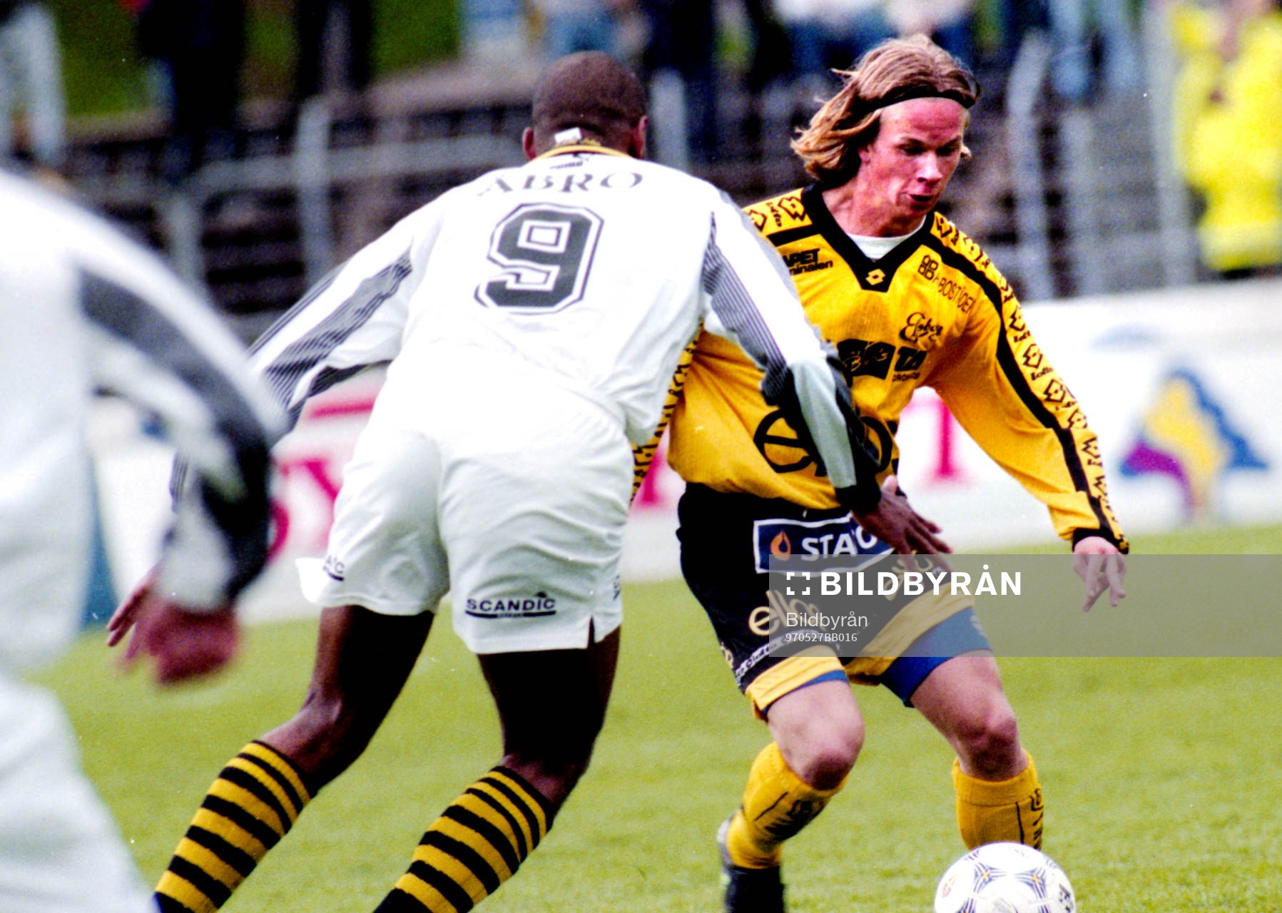  AIK:s Pascal Simpson och Elfsborgs Tobias Linderoth under finalen i Svenska Cupen mellan Elfsborg och AIK den 29 Maj 1997 i Borås.
BILDBYRÅN / 20662