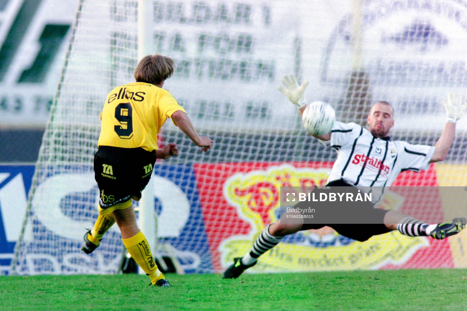Anders Svensson, Elfsborg fri med östers målvakt Claes