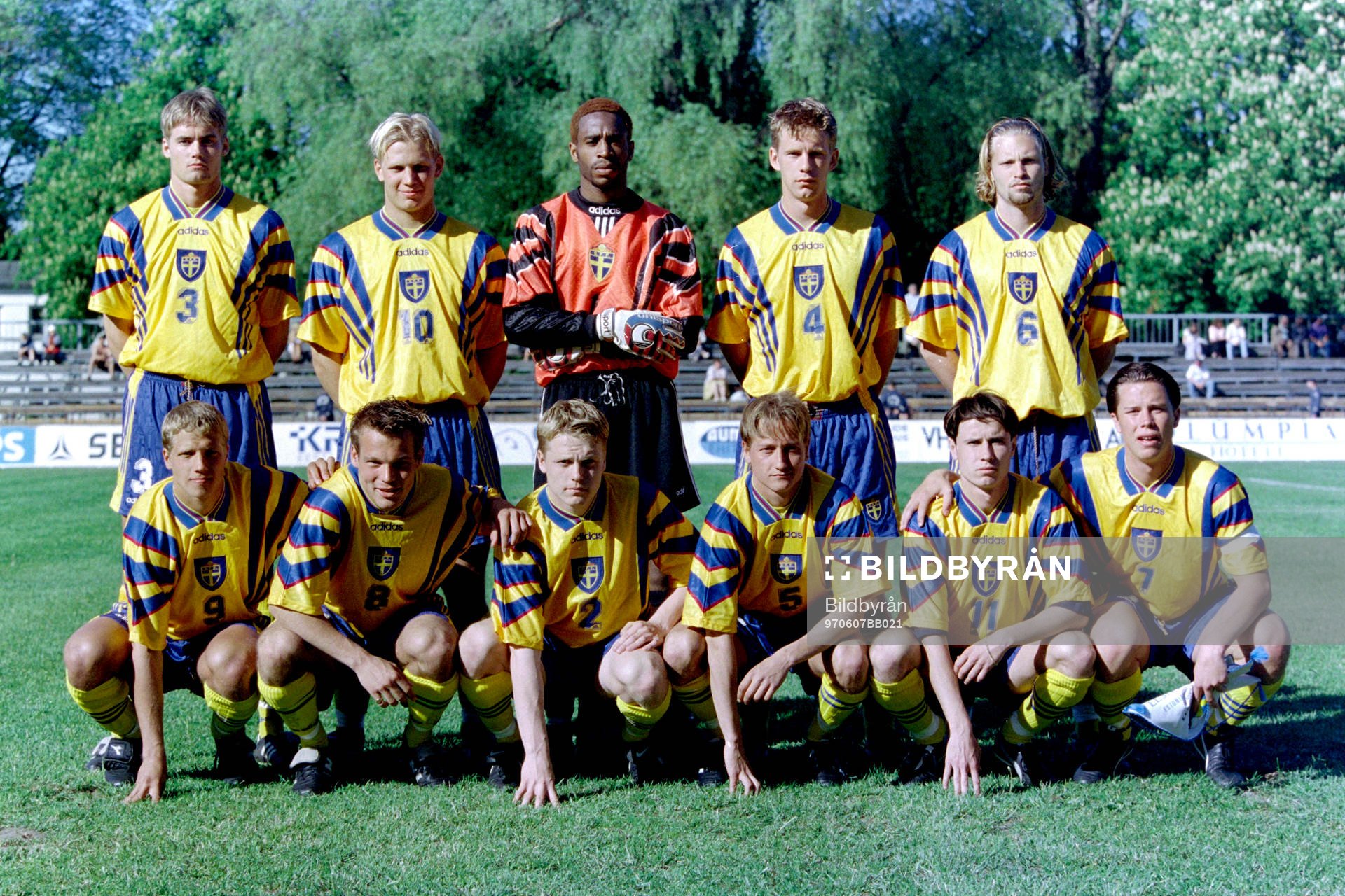 Den svenska startelvan. Bakre raden fr. v Olof Mellberg,