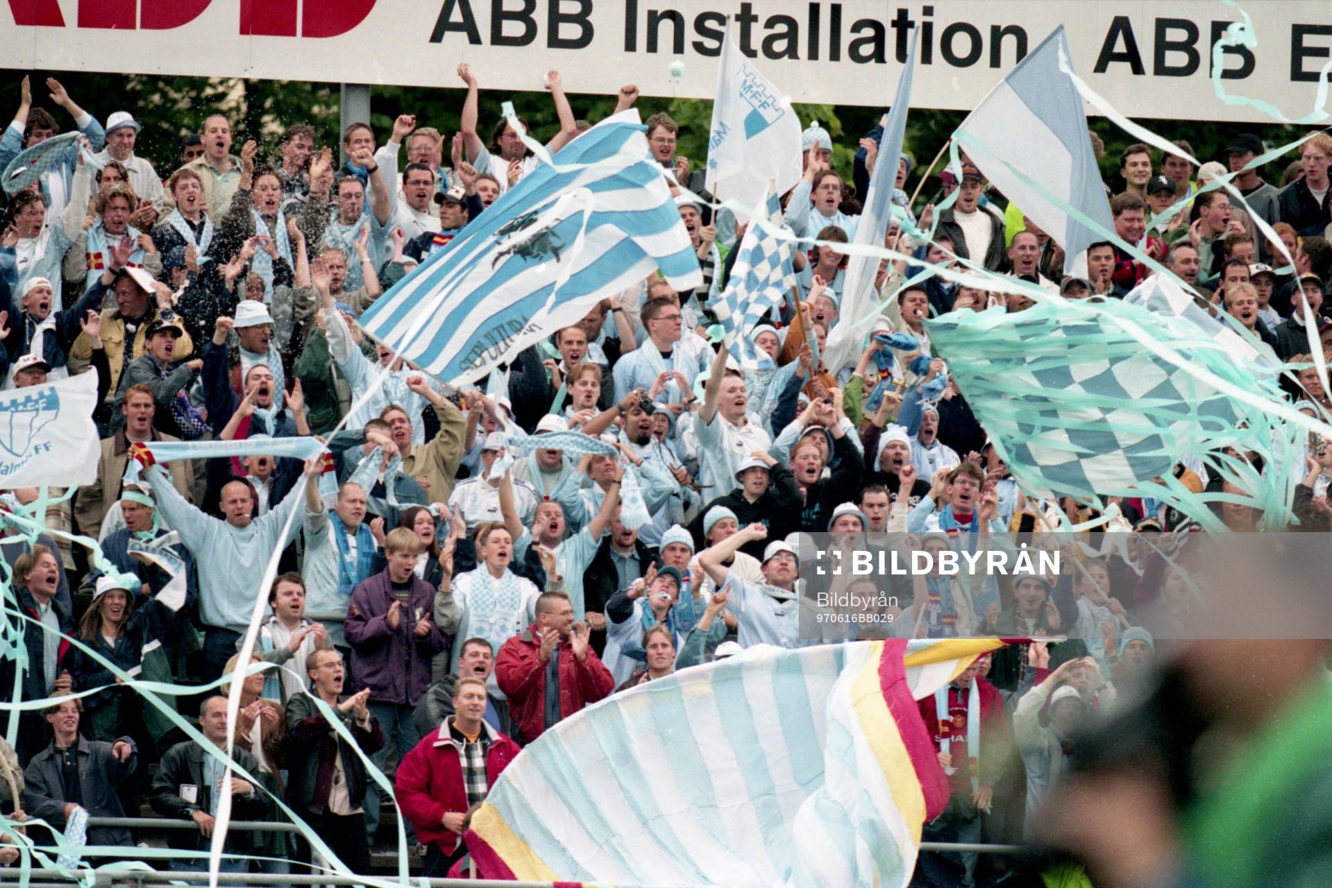 Härlig stämning på läktaren