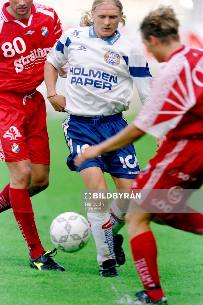 Fotboll, Allsvenskan, Norrköping - Öster, 1-0: Kim Suominen, Norrköping.