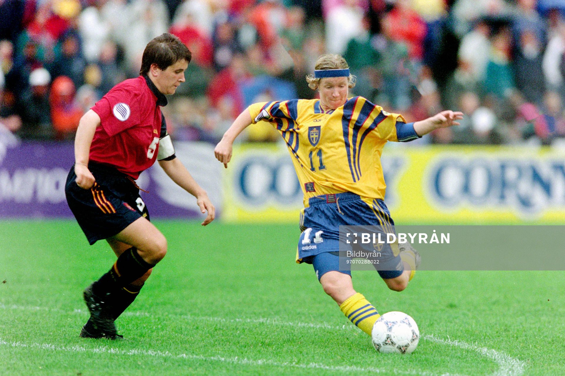Fotboll, EM, Damer, Spanien - Sverige, 0-1: Arantza del Puerto, Spanien och Victoria Svensson, Sverige.
