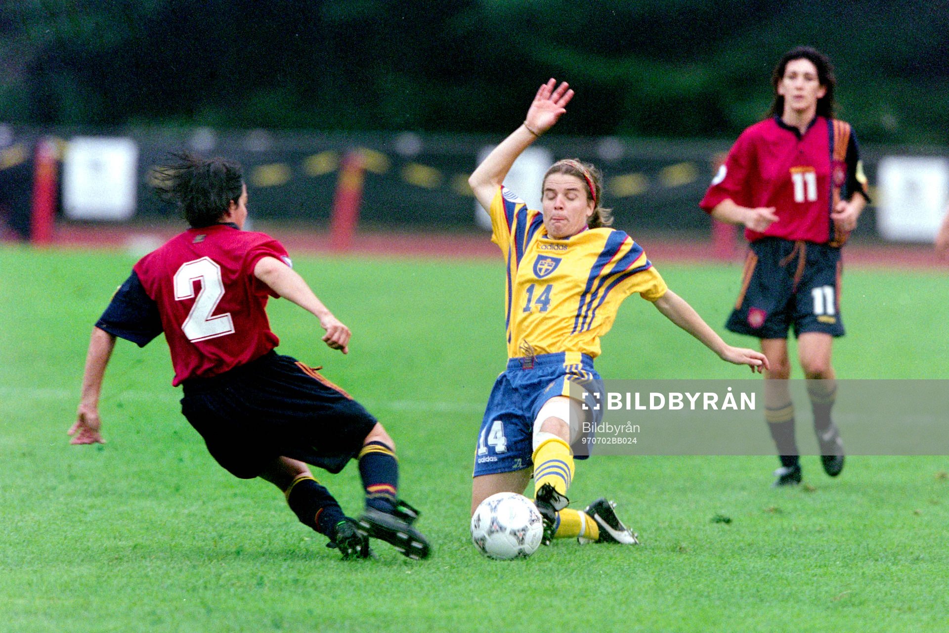 Fotboll, EM, Damer, Spanien - Sverige, 0-1: Marina Nohalez, Spanien och Eva Zeikfalvy, Sverige.