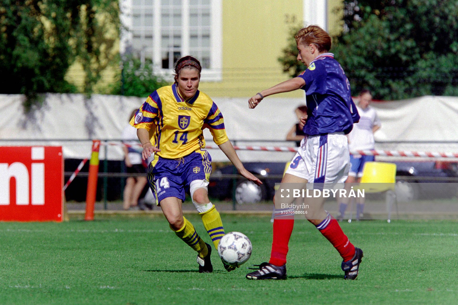 Eva Zeikfalvy, Sverige