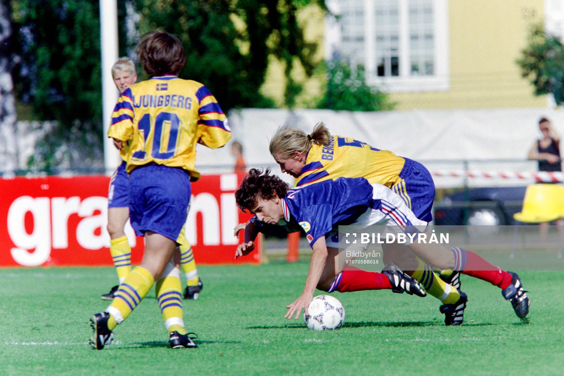 Kristin Bengtsson, Sverige i kamp om bollen