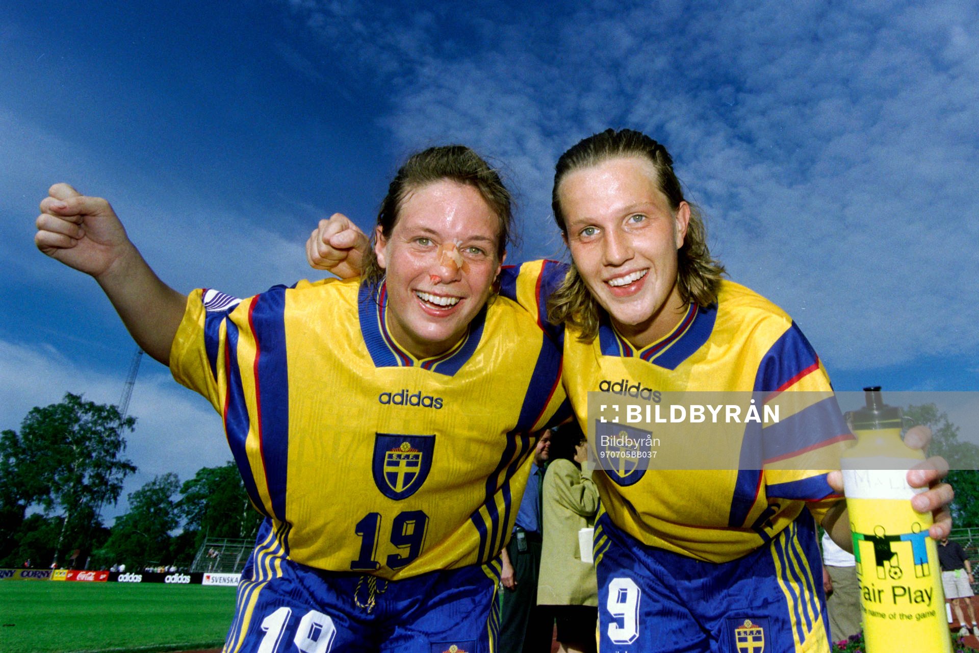 Kristin Jonsson och Malin Andersson, Sverige jublar