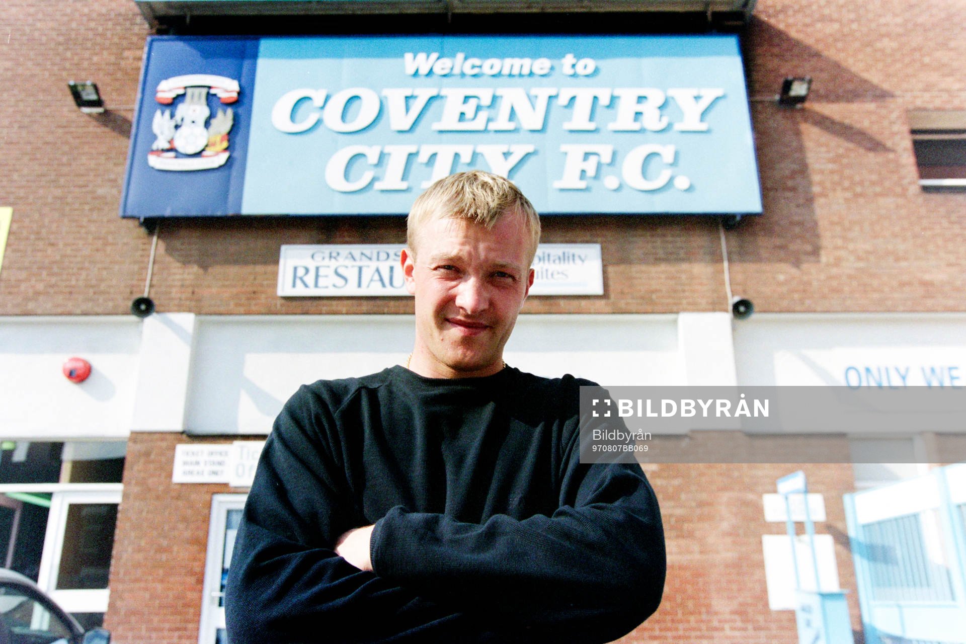 Magnus Hedman, målvakt i Coventry utanför arenan