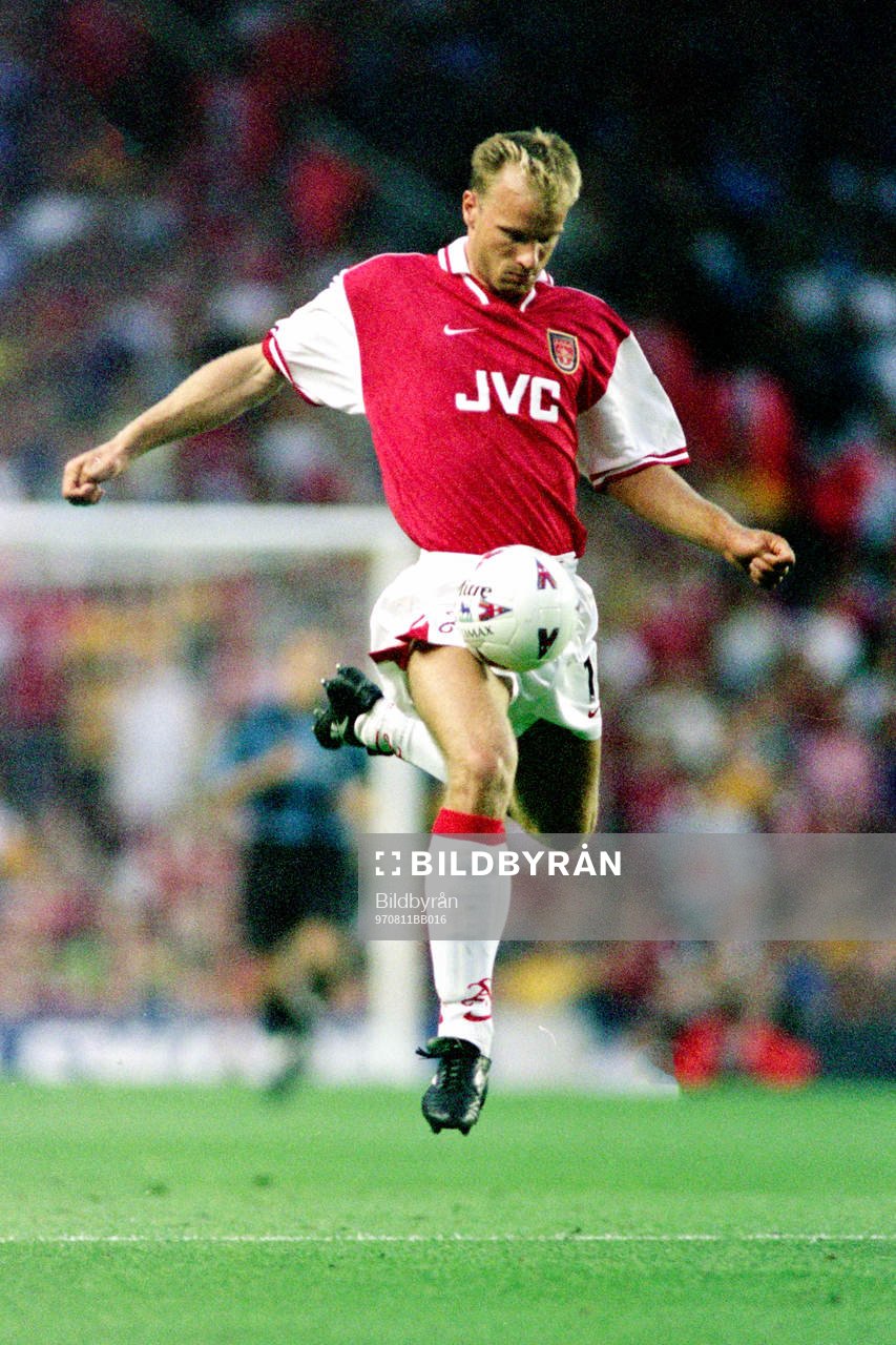 Fotboll, Premiership, Arsenal - Coventry, 2-0: Dennis Bergkamp, Arsenal.