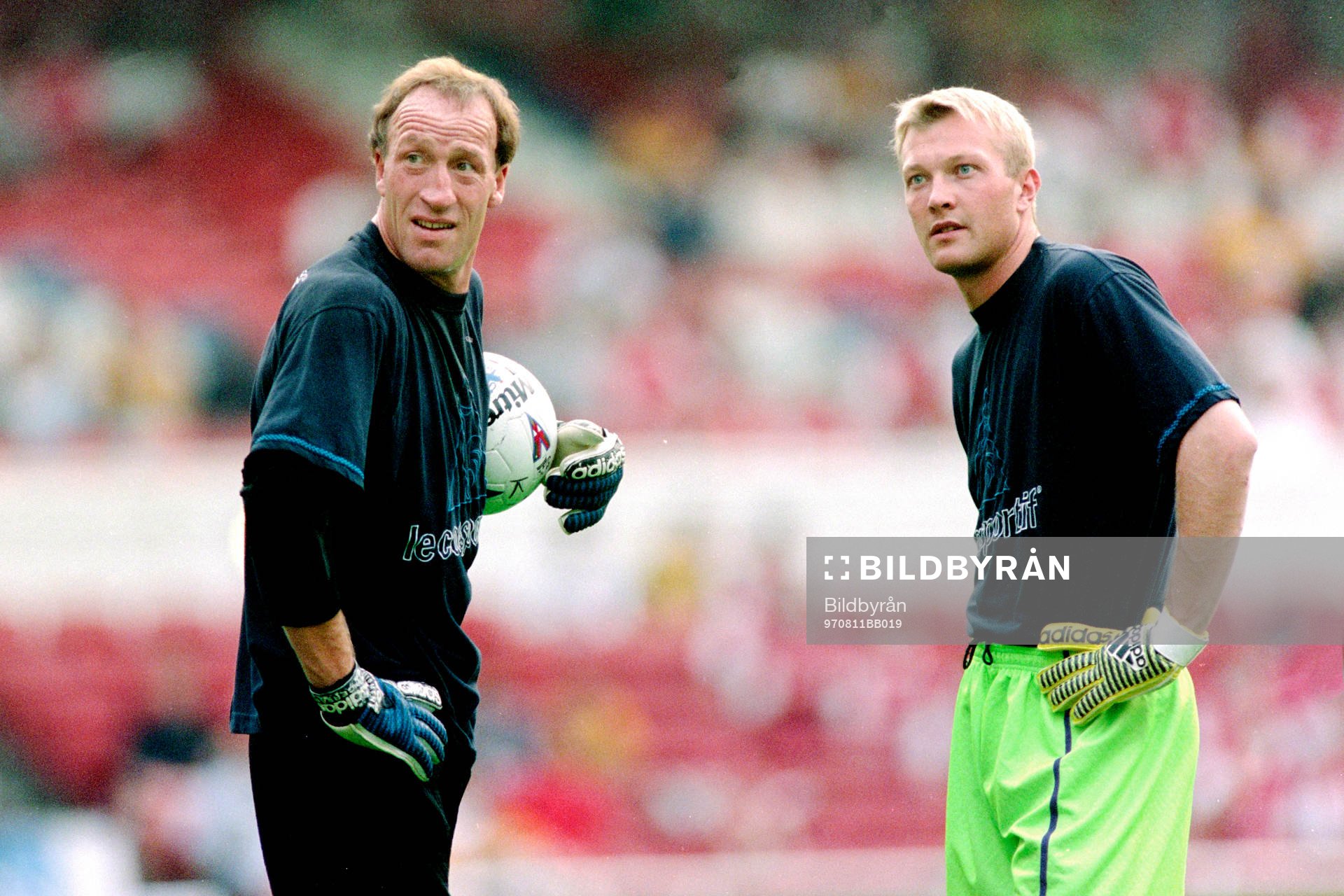 Fotboll, Premiership, Arsenal - Coventry, 2-0: Steve Ogrizovic och Magnus Hedman, målvakter i Coventry. 