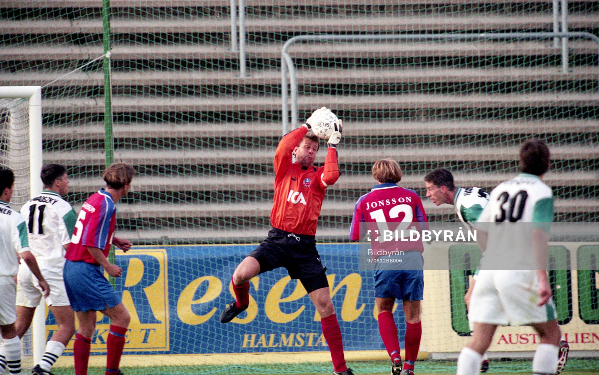 Sven Andersson, målvakt, Helsingborg fångar bollen i