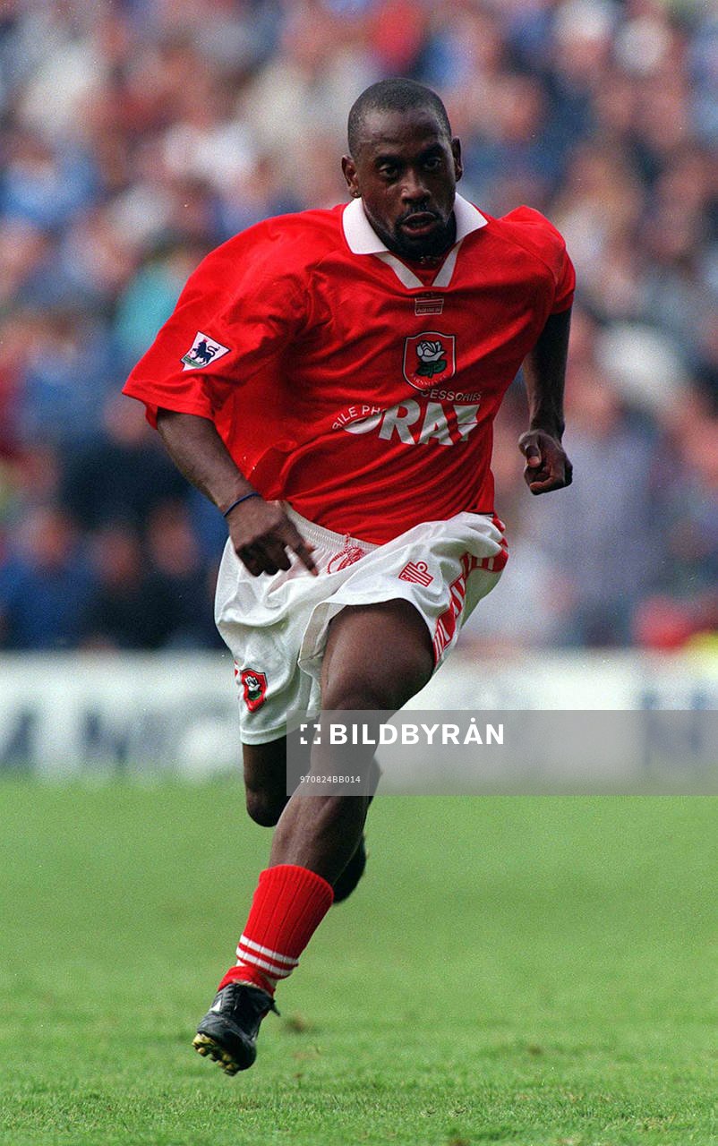 Fotboll -- Clint Marcelle, Barnsley