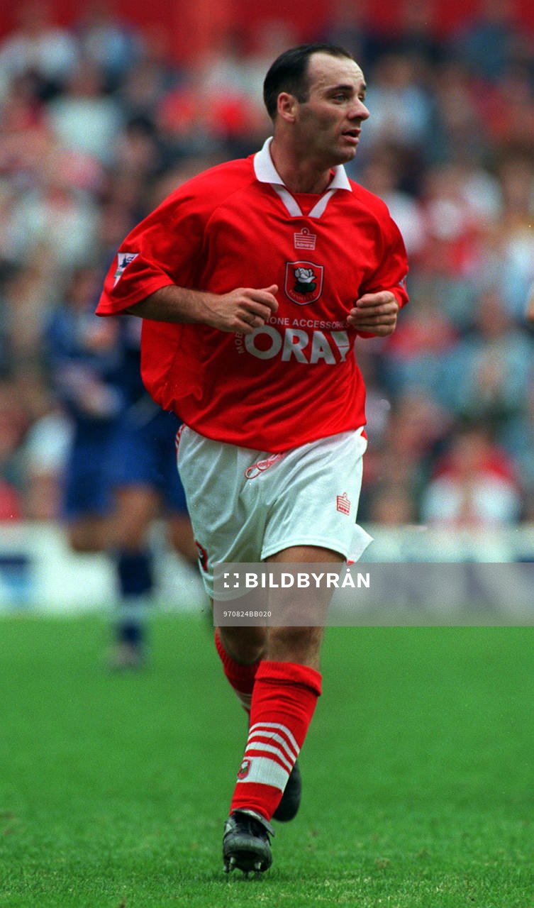 Fotboll -- Darren Sheridan, Barnsley