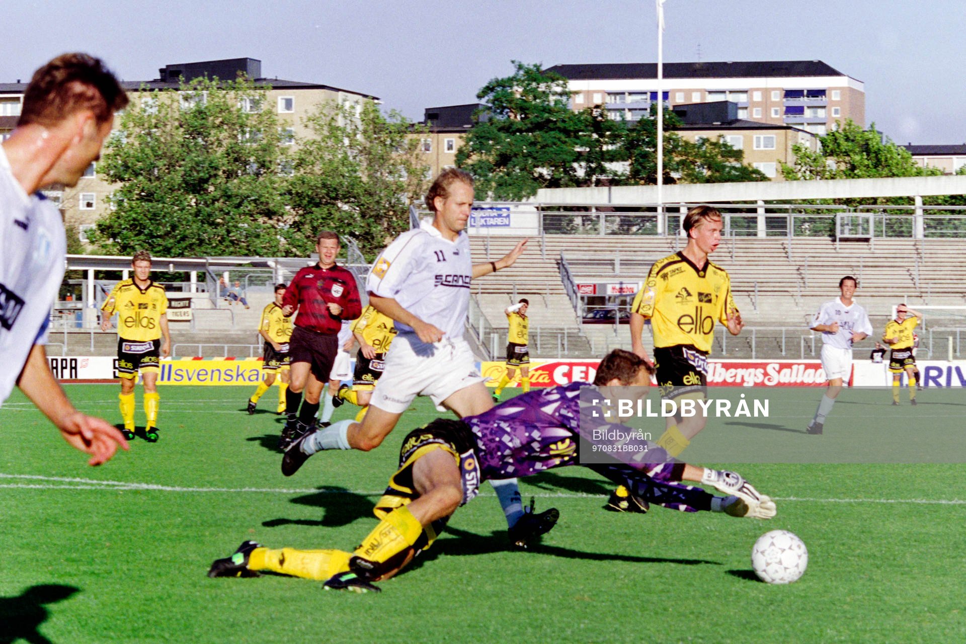 Anders Bogsjö, målvakt i Elfsborg framför malmös Niclas