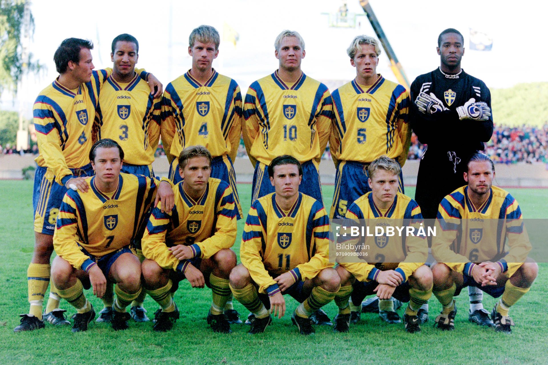 Fotboll, U21, EM-Kval, Sverige - Lettland, 5-0: Sveriges startelva, Bakre raden fr.v. Fredrik Ljungberg, Klebér Saarenpää, Tommy Jönsson, Martin Åslund, Erik Edman och Eddie Gustafsson, målvakt. Främre raden fr.v. Daniel Andersson, Anders Svensson, Yksel Osmanovski, Karl Corneliusson och Joakim Persson, Sverige.