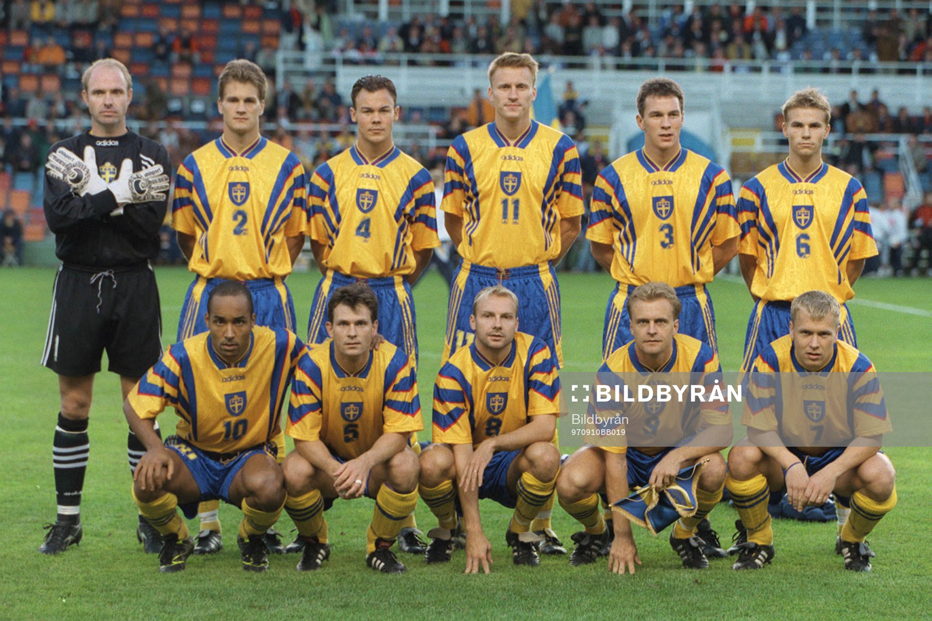 Startelva, bakre raden fr v: Thomas Ravelli, Gary Sundgren,
