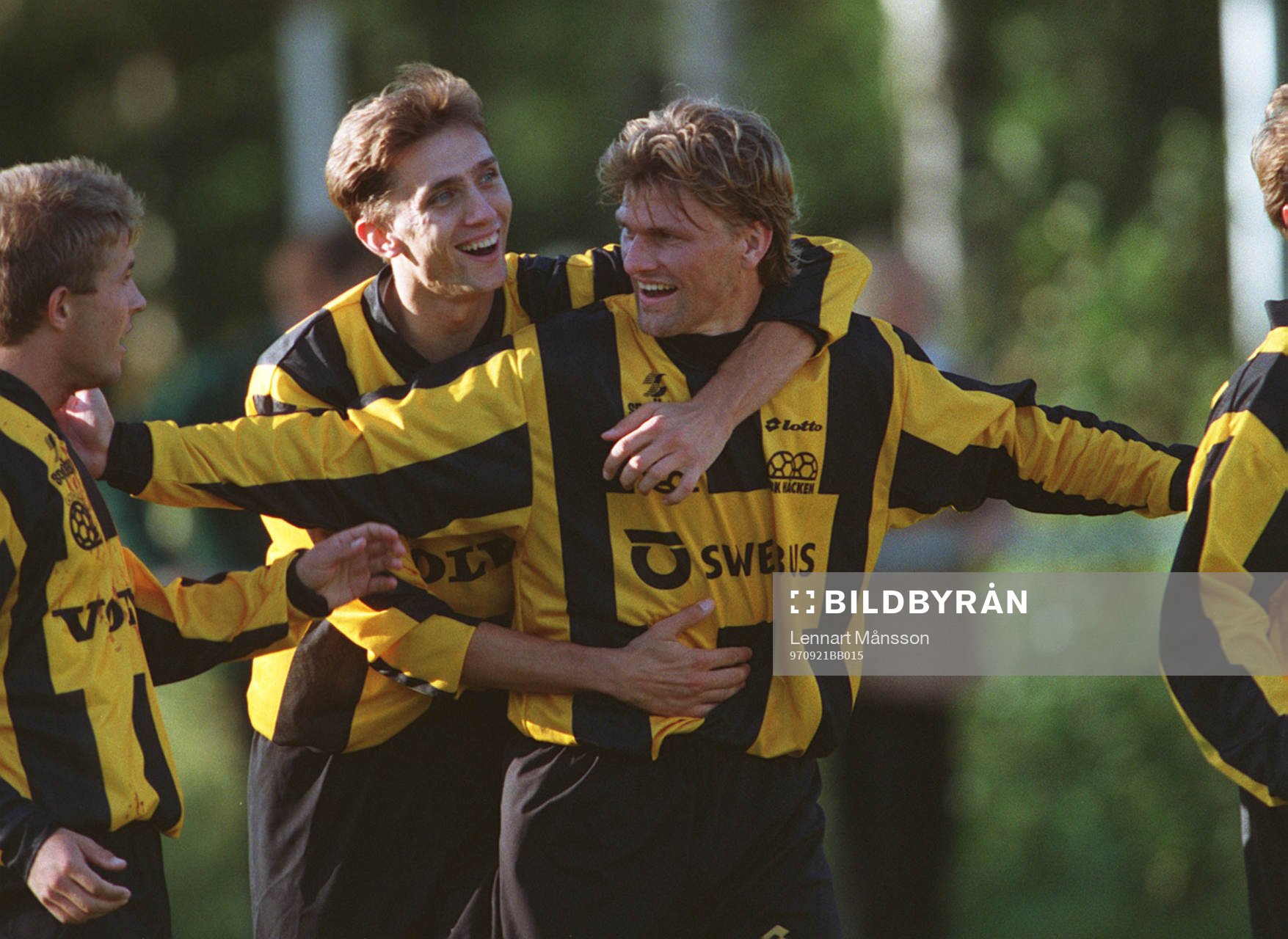 Patric Karlsson, BK Häcken, klappas om