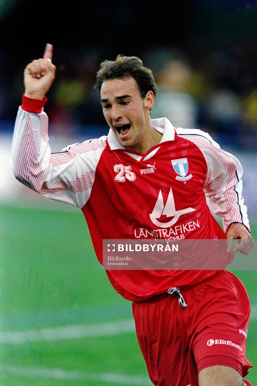 Fotboll, Allsvenskan, Västerås - Malmö FF, 1-2: Björn Enqvist, Malmö jublar efter mål.
