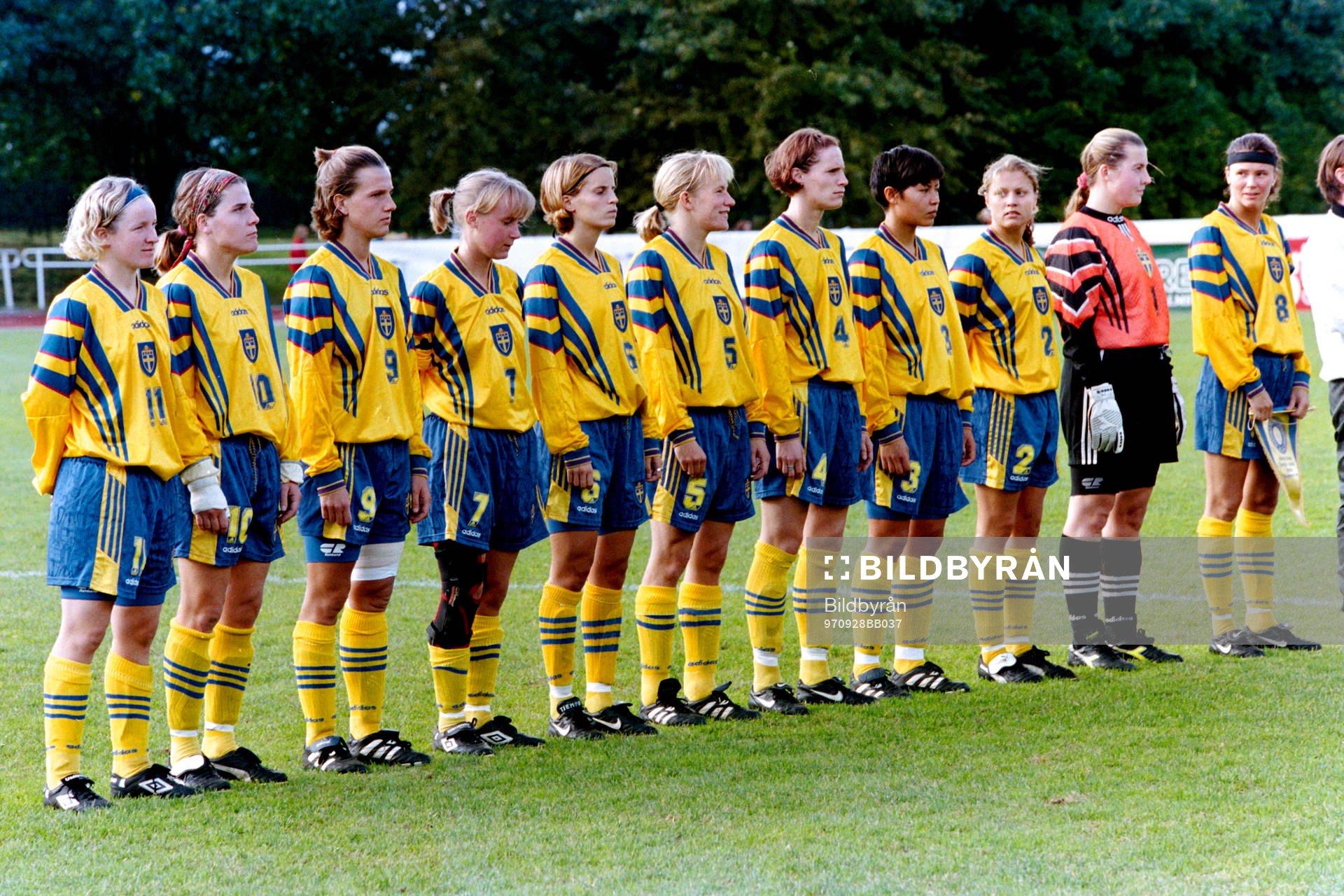 Sveriges startelva fr. v: Victoria Svensson, Eva Zeikfalvy,