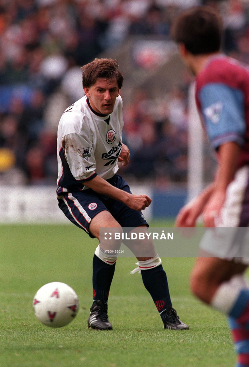 Fotboll -- Peter Beardsley, Bolton