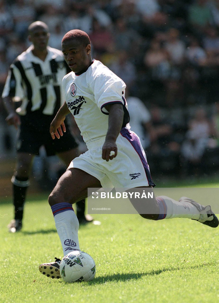 Fotboll -- Nathan Blake, Bolton