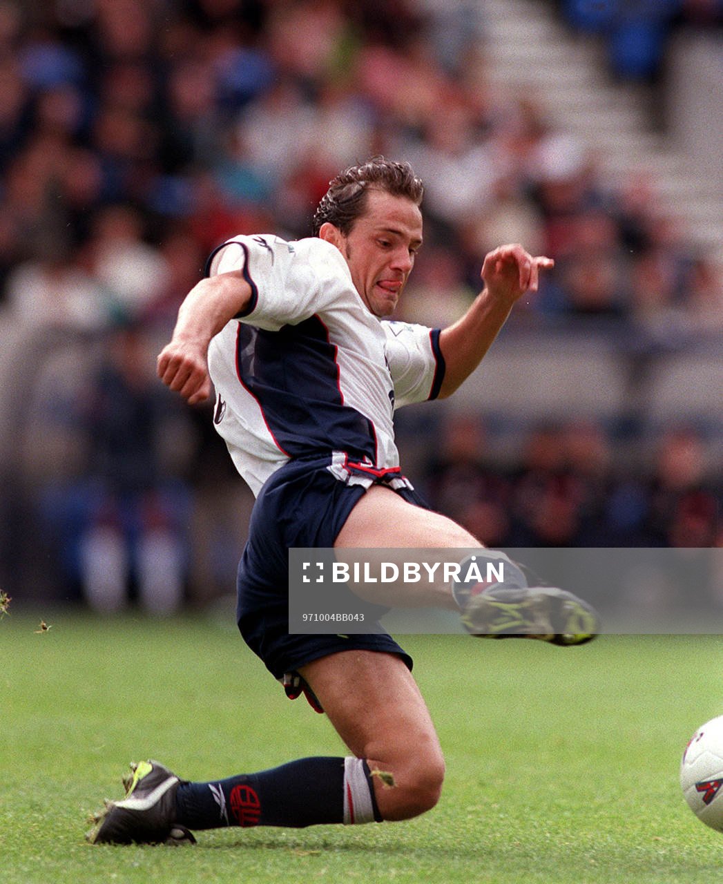 Fotboll -- Dean Holdsworth, Bolton