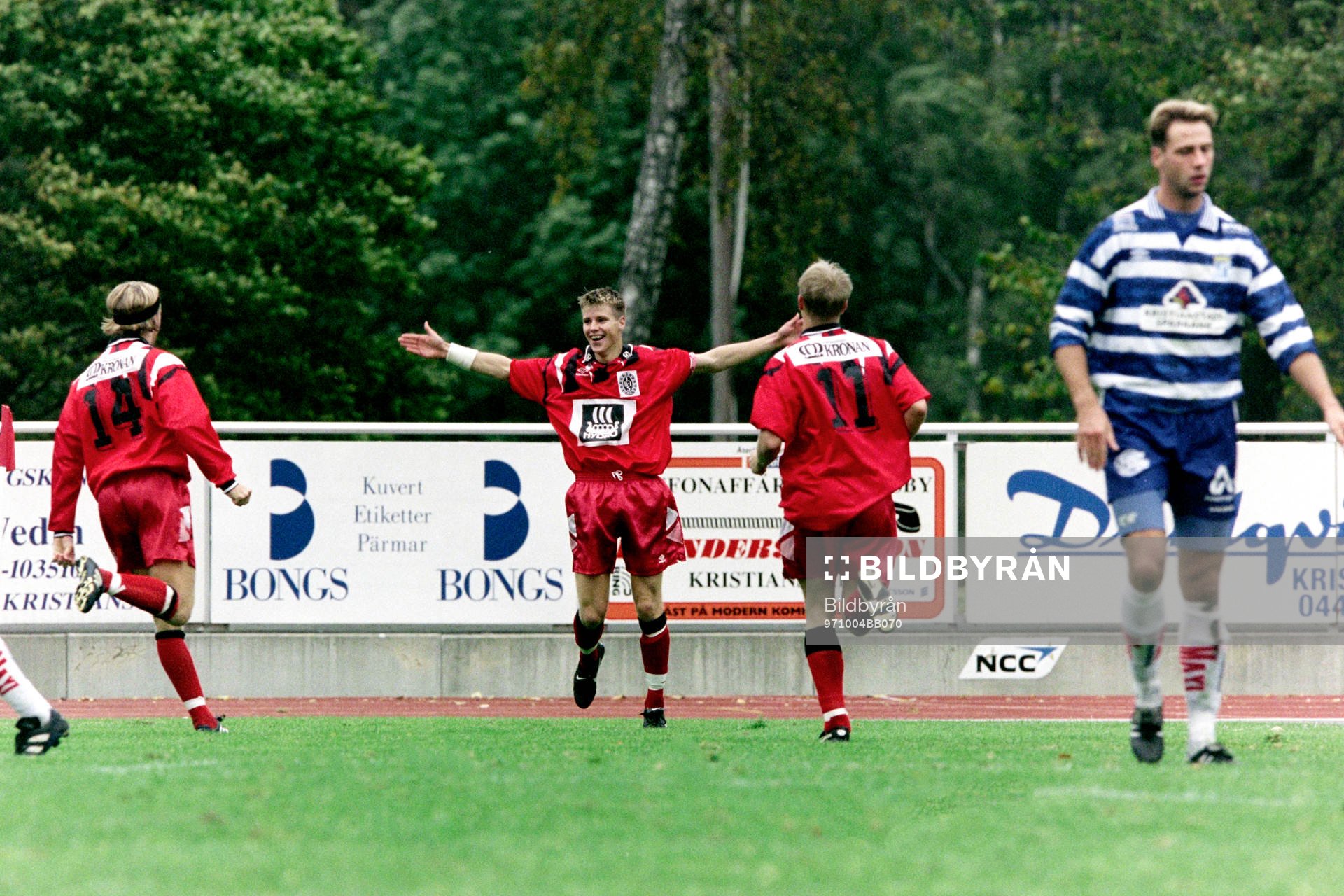 Fotboll, Div 2 Södra, Kristianstad - Landskrona, 0-1: Pontus Farnerud, Landskrona jublar efter mål..